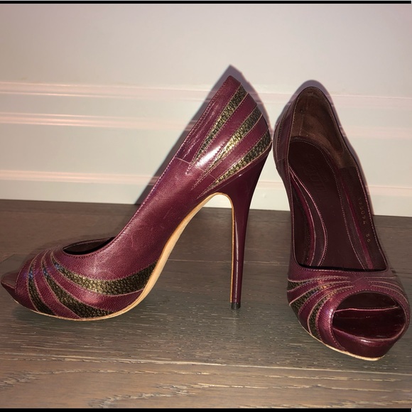 Alexander McQueen Tiger Scratch Peep Toe Pumps - Picture 7 of 7